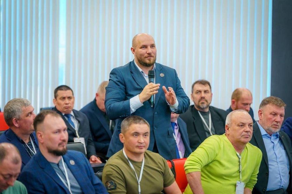 Заместитель начальника Управления Президента РФ по внутренней политике Евгений Грачев и сопредседатель ВАРМСУ Ирина Гусева сегодня работают в Югре Заместитель начальника Управления Президента РФ по внутренней политике Евгений Грачев и сопредседатель ВАРМСУ Ирина Гусева сегодня работают в Югре