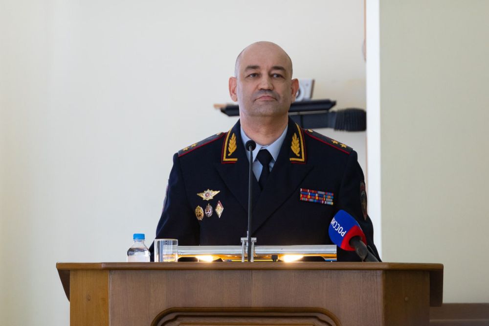 Алексей Кампф представил депутатскому корпусу информацию о деятельности МВД по ЛНР за 2024 год Алексей Кампф представил депутатскому корпусу информацию о деятельности МВД по ЛНР за 2024 год