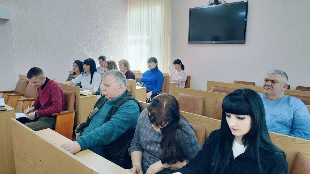 Глава городского округа город Ровеньки Андрей Викторович Рубанцов провел заседание комиссии по предупреждению и ликвидации чрезвычайных ситуаций и обеспечению пожарной безопасности муниципального образования городской округ... Глава городского округа город Ровеньки Андрей Викторович Рубанцов провел заседание комиссии по предупреждению и ликвидации чрезвычайных ситуаций и обеспечению пожарной безопасности муниципального образования городской округ...