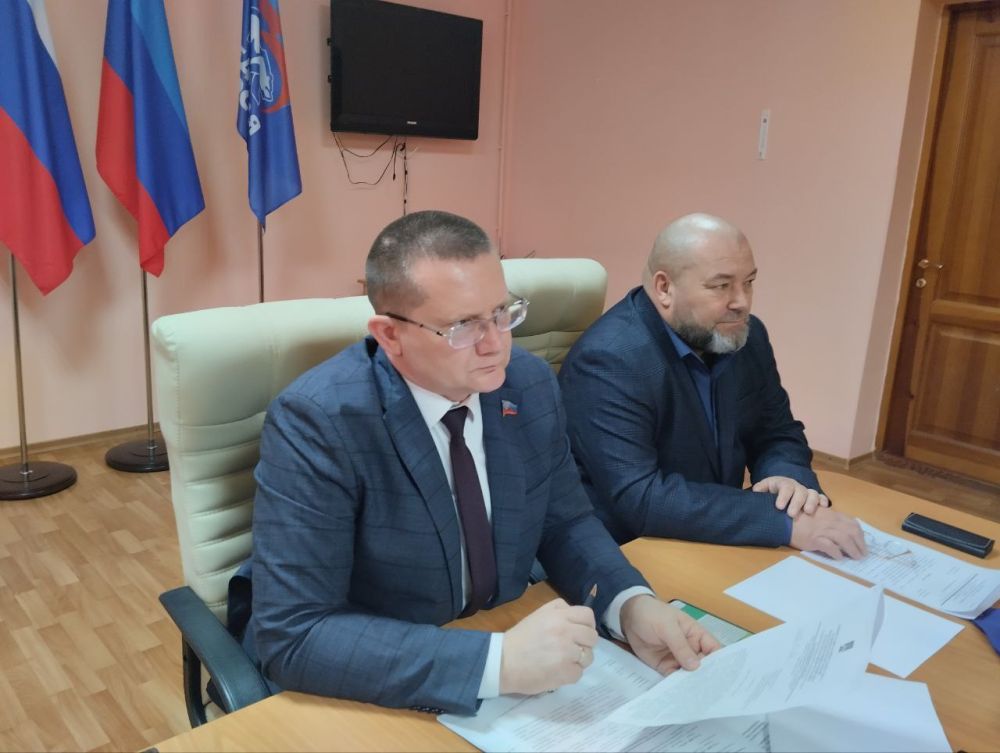 Министр инфраструктуры и транспорта ЛНР принял участие в очередном выездном заседании Комитета Народного Совета ЛНР по инфраструктуре в городе Перевальск Министр инфраструктуры и транспорта ЛНР принял участие в очередном выездном заседании Комитета Народного Совета ЛНР по инфраструктуре в городе Перевальск