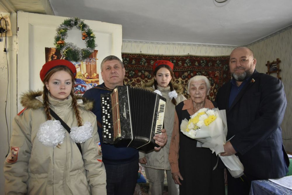 В Перевальске двум ветеранам вручили медаль «80 лет Победы в Великой Отечественной войне 1941-1945 гг.» В Перевальске двум ветеранам вручили медаль «80 лет Победы в Великой Отечественной войне 1941-1945 гг.»
