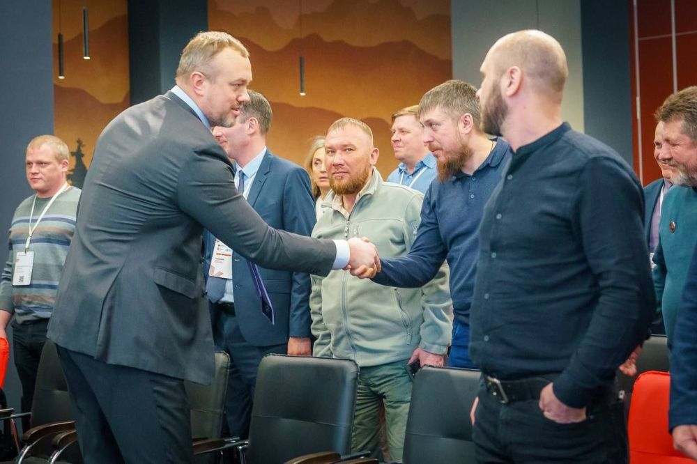 Заместитель начальника Управления Президента РФ по внутренней политике Евгений Грачев и сопредседатель ВАРМСУ Ирина Гусева сегодня работают в Югре Заместитель начальника Управления Президента РФ по внутренней политике Евгений Грачев и сопредседатель ВАРМСУ Ирина Гусева сегодня работают в Югре