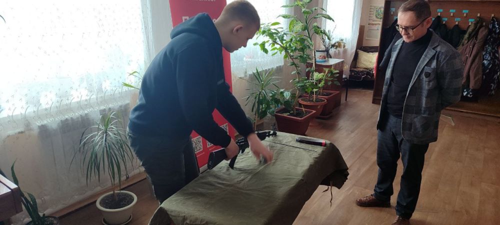 20 марта 2025 года в рамках подготовки к проведению муниципального этапа всероссийской военно-патриотической игры Зарница 2.0 на базе ГБОУ "Марковская общеобразовательная школа" было проведено занятие по разборке и сборке... 20 марта 2025 года в рамках подготовки к проведению муниципального этапа всероссийской военно-патриотической игры Зарница 2.0 на базе ГБОУ "Марковская общеобразовательная школа" было проведено занятие по разборке и сборке...