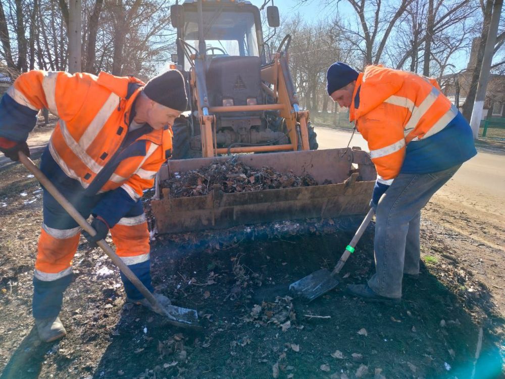 Работы по благоустройству городских территорий продолжаются Работы по благоустройству городских территорий продолжаются