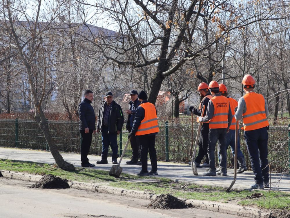 Продолжаем наводить порядок в городе после зимы Продолжаем наводить порядок в городе после зимы