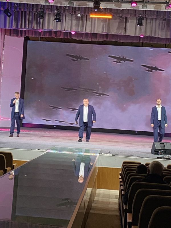 Андрей Рубанцов: Сегодня во Дворце культуры имени Горького состоялось открытие фестиваля военной песни среди клубных учреждений нашего города «Песни Великой Победы», посвящённый 80-летию Победы в Великой Отечественной войне... Андрей Рубанцов: Сегодня во Дворце культуры имени Горького состоялось открытие фестиваля военной песни среди клубных учреждений нашего города «Песни Великой Победы», посвящённый 80-летию Победы в Великой Отечественной войне...