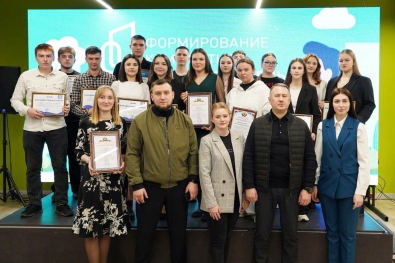 В Доме молодёжи Луганска состоялось награждение волонтёров в рамках нацпроекта по ФКГС В Доме молодёжи Луганска состоялось награждение волонтёров в рамках нацпроекта по ФКГС