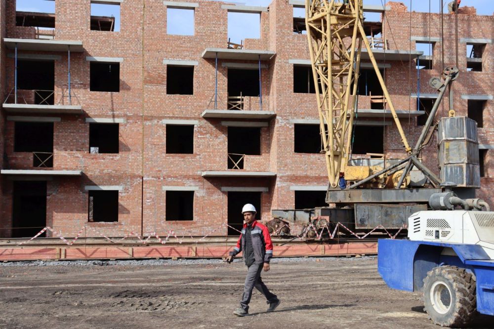 В ЖК «Красноярский» строители возводят 4 этаж В ЖК «Красноярский» строители возводят 4 этаж