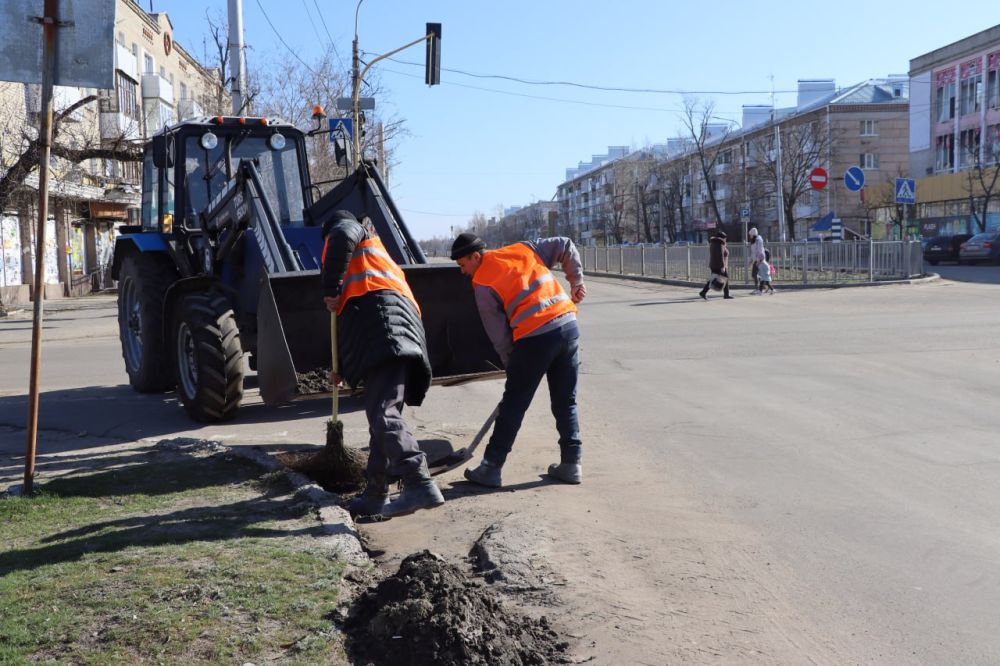 Продолжаем наводить порядок в городе после зимы Продолжаем наводить порядок в городе после зимы