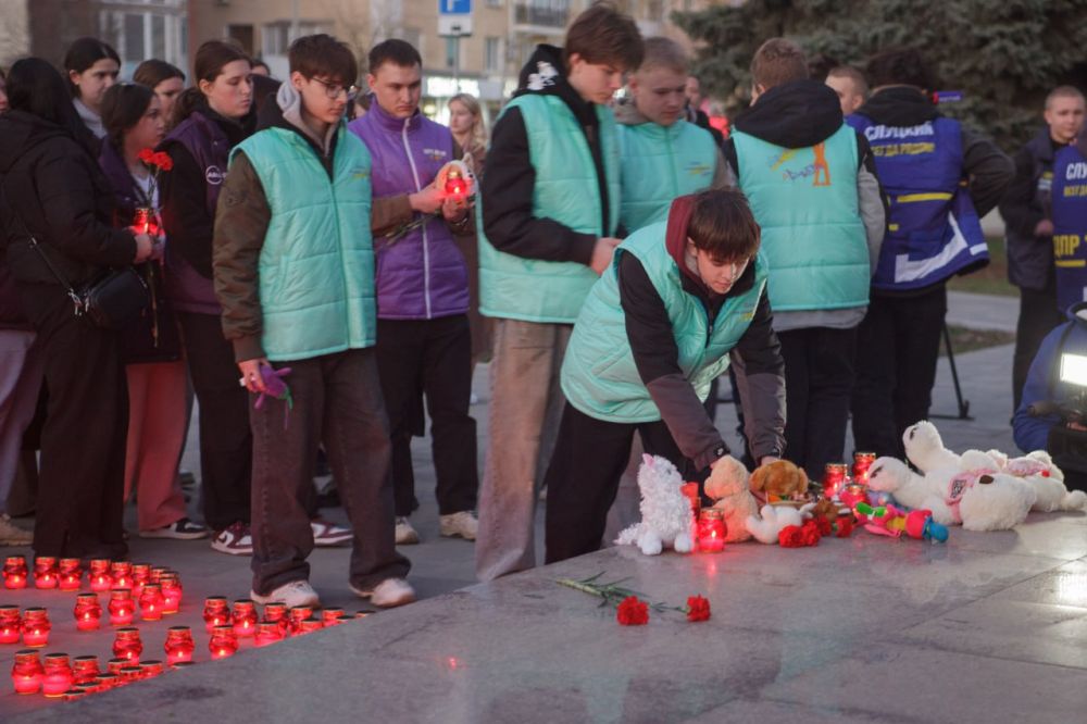 В Луганске почтили память жертв теракта в «Крокус Сити Холле» В Луганске почтили память жертв теракта в «Крокус Сити Холле»