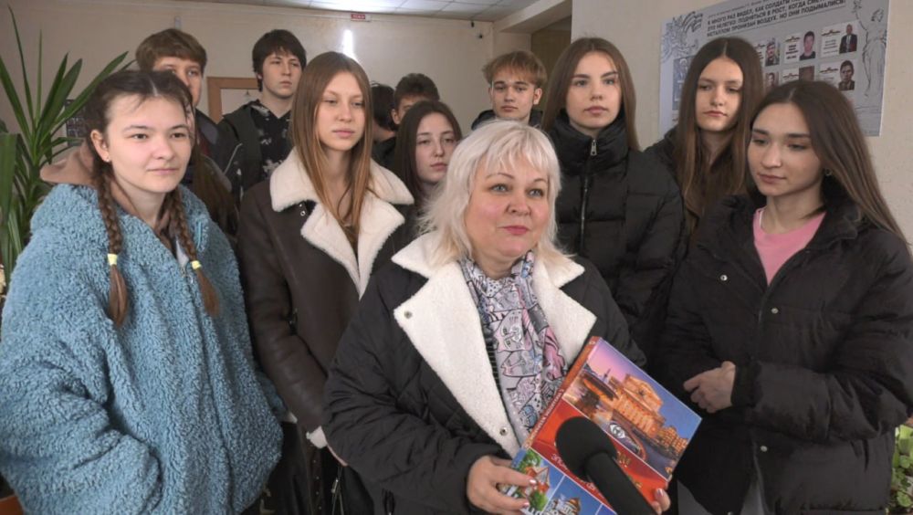 Ученики Краснодонской школы № 24 отправились в Москву для изучения истории и культуры России Ученики Краснодонской школы № 24 отправились в Москву для изучения истории и культуры России