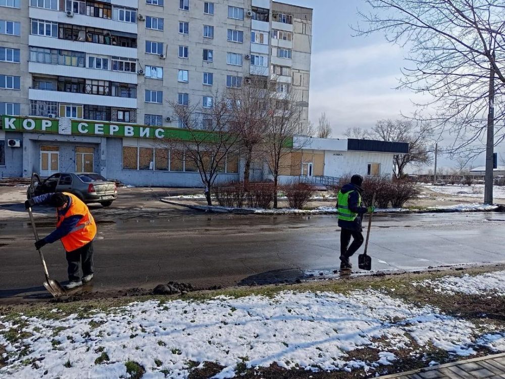 Пермская техника помогает в весенней уборке дорог Северодонецка Пермская техника помогает в весенней уборке дорог Северодонецка