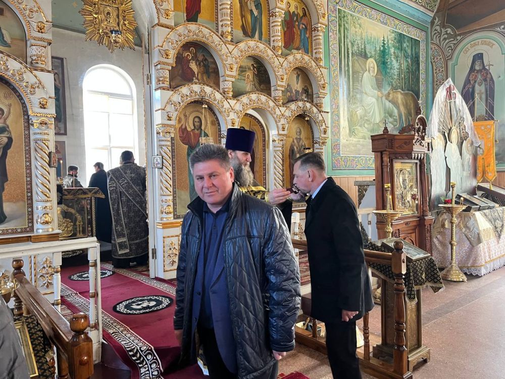Альберт Зинченко: Сегодня посетил Храм в честь Николая Чудотворца в пгт Станица Луганская Луганской епархии Русской Православной Церкви (Московский Патриархат) Альберт Зинченко: Сегодня посетил Храм в честь Николая Чудотворца в пгт Станица Луганская Луганской епархии Русской Православной Церкви (Московский Патриархат)