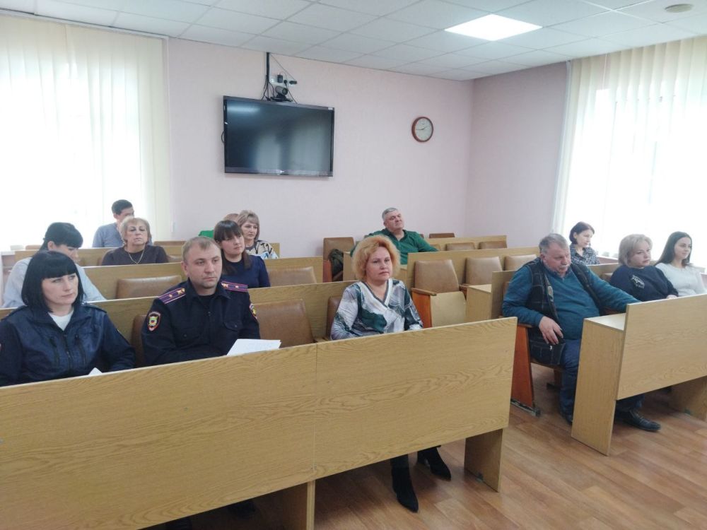 Андрей Рубанцов: Сегодня провёл совещание с руководителями организаций с особыми уставными задачами в целях сохранности мемориальных объектов в период подготовки и проведения ежегодных мероприятий, приуроченных к 80 – й... Андрей Рубанцов: Сегодня провёл совещание с руководителями организаций с особыми уставными задачами в целях сохранности мемориальных объектов в период подготовки и проведения ежегодных мероприятий, приуроченных к 80 – й...