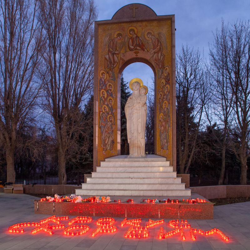 В Луганске почтили память жертв теракта в «Крокус Сити Холле» В Луганске почтили память жертв теракта в «Крокус Сити Холле»