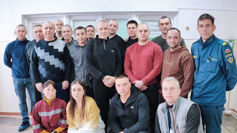 Инструкторы первой помощи Школы медицины катастроф Алчевска обучили группу сотрудников МЧС Инструкторы первой помощи Школы медицины катастроф Алчевска обучили группу сотрудников МЧС