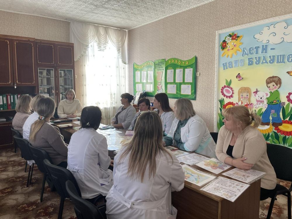 В детском саду «Аленький цветочек» состоялся круглый стол с педагогами на тему: «Защитим права детей на счастливое детство» В детском саду «Аленький цветочек» состоялся круглый стол с педагогами на тему: «Защитим права детей на счастливое детство»