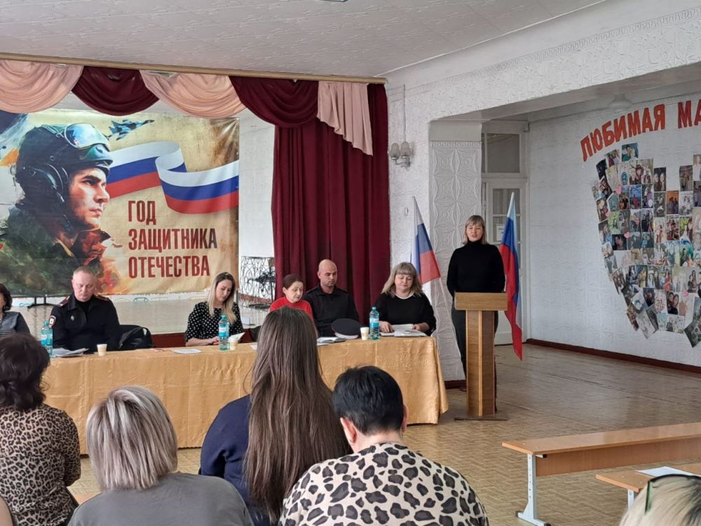 В рамках общегородской недели правовых знаний в Ровеньковской гимназии имени писателя Н. Трублаини прошла встреча главного специалиста отдела культуры, спорта и молодежной политики Администрации городского округа Ровеньки... В рамках общегородской недели правовых знаний в Ровеньковской гимназии имени писателя Н. Трублаини прошла встреча главного специалиста отдела культуры, спорта и молодежной политики Администрации городского округа Ровеньки...