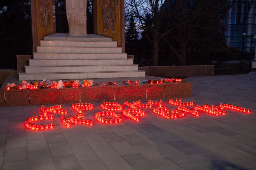 В Луганске почтили память жертв теракта в «Крокус Сити Холле» В Луганске почтили память жертв теракта в «Крокус Сити Холле»
