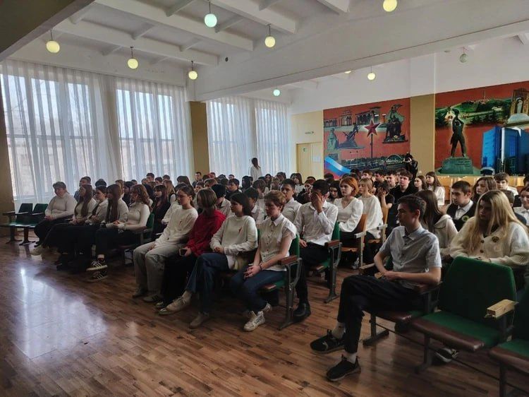 Ветераны СВО проводят уроки мужества для школьников ЛНР Ветераны СВО проводят уроки мужества для школьников ЛНР