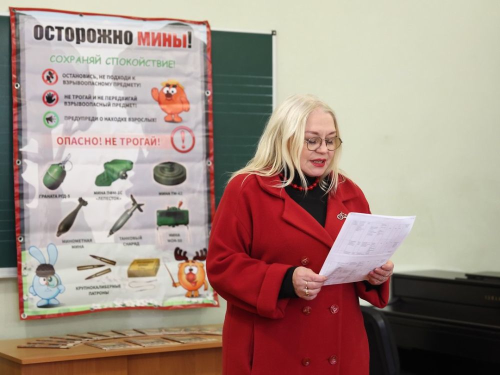 ОСТОРОЖНО, МИНЫ!. Сотрудники отдела культуры, молодёжной политики и спорта Администрации г.Рубежное провели в МБУ ДО «Рубежанская детская школа искусств» беседу на тему «Осторожно, мины!» ОСТОРОЖНО, МИНЫ!. Сотрудники отдела культуры, молодёжной политики и спорта Администрации г.Рубежное провели в МБУ ДО «Рубежанская детская школа искусств» беседу на тему «Осторожно, мины!»