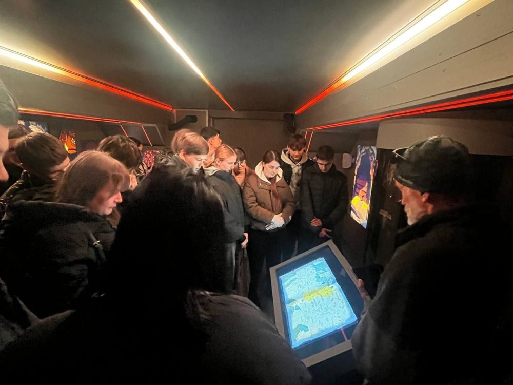 20.03.2025 года студенты Стахановского инженерно-педагогического института (филиала) ФГБОУ ВО "Луганский государственный университет имени В.Даля" посетили экспозиции просветительского центра Автопоезд «Россия-моя история» 20.03.2025 года студенты Стахановского инженерно-педагогического института (филиала) ФГБОУ ВО "Луганский государственный университет имени В.Даля" посетили экспозиции просветительского центра Автопоезд «Россия-моя история»