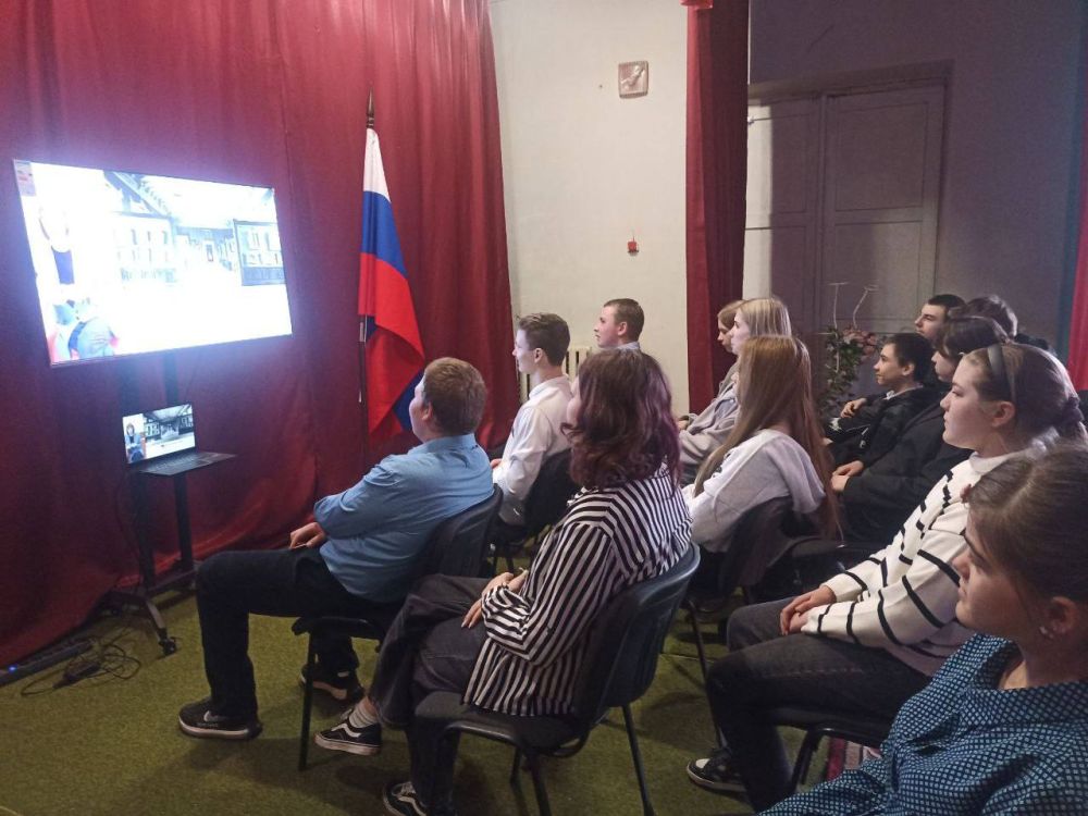 С целью патриотического воспитания и сохранения исторической памяти в ДК им. Т. Г. Шевченко пгт Большекаменка был организован просмотр видеоролика «Культурная жизнь блокадного Ленинграда» С целью патриотического воспитания и сохранения исторической памяти в ДК им. Т. Г. Шевченко пгт Большекаменка был организован просмотр видеоролика «Культурная жизнь блокадного Ленинграда»