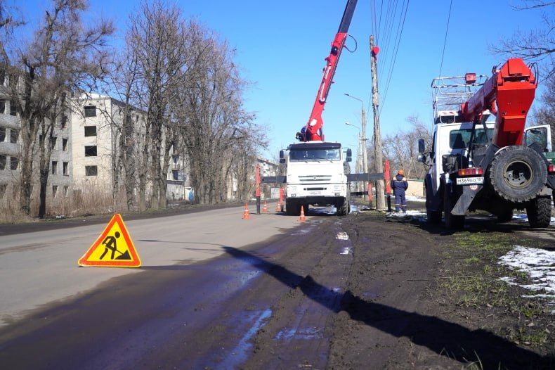 В Свердловском округе продолжают восстанавливать изношенные электроопоры В Свердловском округе продолжают восстанавливать изношенные электроопоры