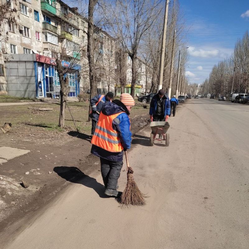 Снег растаял – уборка дорог по красной линии возобновилась Снег растаял – уборка дорог по красной линии возобновилась