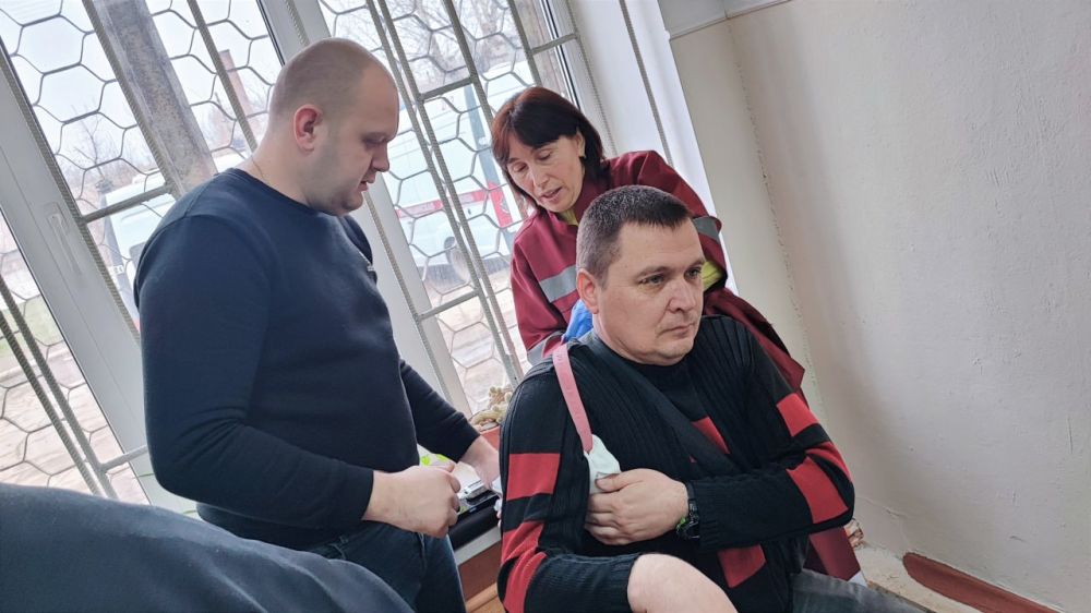 Инструкторы первой помощи Школы медицины катастроф Алчевска обучили группу сотрудников МЧС Инструкторы первой помощи Школы медицины катастроф Алчевска обучили группу сотрудников МЧС