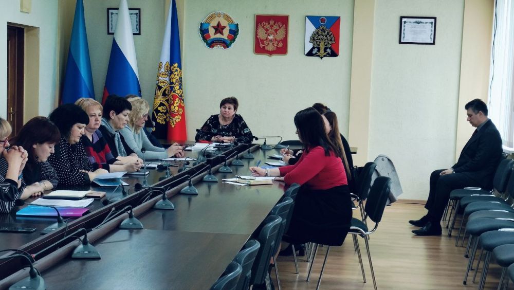 Сегодня в Администрации городского округа состоялось первое заседание рабочей группы межведомственной комиссии Луганской Народной Республики по противодействию нелегальной занятости на территории муниципального образования... Сегодня в Администрации городского округа состоялось первое заседание рабочей группы межведомственной комиссии Луганской Народной Республики по противодействию нелегальной занятости на территории муниципального образования...
