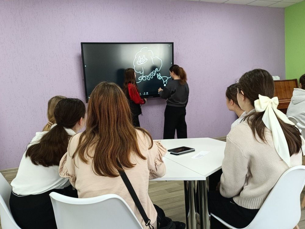 В Стаханове открылся центр «Русское Слово» В Стаханове открылся центр «Русское Слово»