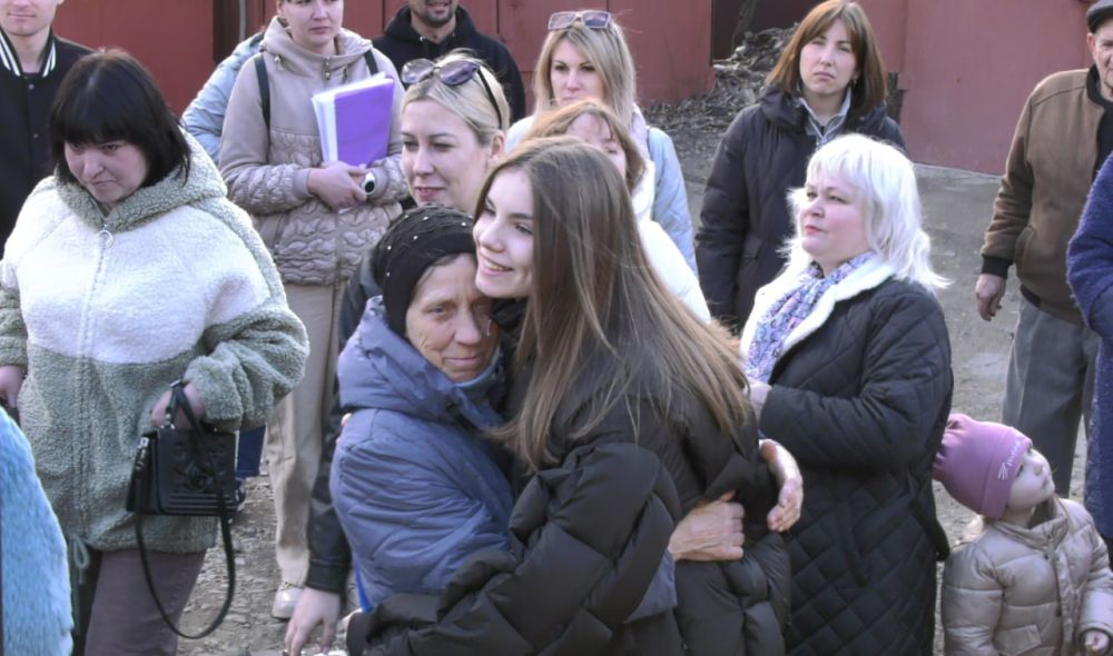 Ученики Краснодонской школы № 24 отправились в Москву для изучения истории и культуры России Ученики Краснодонской школы № 24 отправились в Москву для изучения истории и культуры России