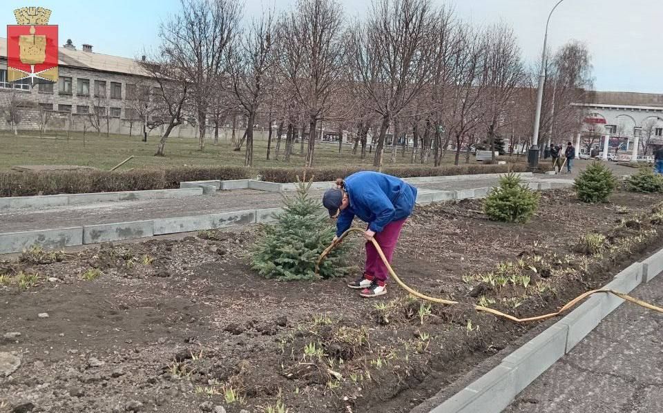 Коммунальные службы проводят работы на территории города Коммунальные службы проводят работы на территории города