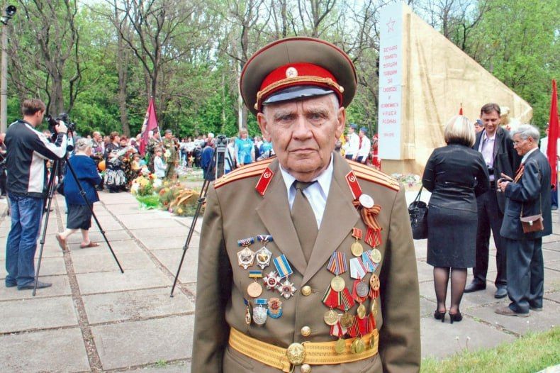 «49 дней до Великой Победы»: Ветеран ВОВ, Почётный гражданин Свердловска Иван Поляков «49 дней до Великой Победы»: Ветеран ВОВ, Почётный гражданин Свердловска Иван Поляков