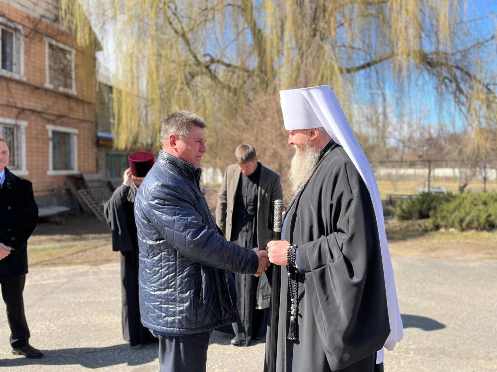 Альберт Зинченко: Сегодня посетил Храм в честь Николая Чудотворца в пгт Станица Луганская Луганской епархии Русской Православной Церкви (Московский Патриархат) Альберт Зинченко: Сегодня посетил Храм в честь Николая Чудотворца в пгт Станица Луганская Луганской епархии Русской Православной Церкви (Московский Патриархат)