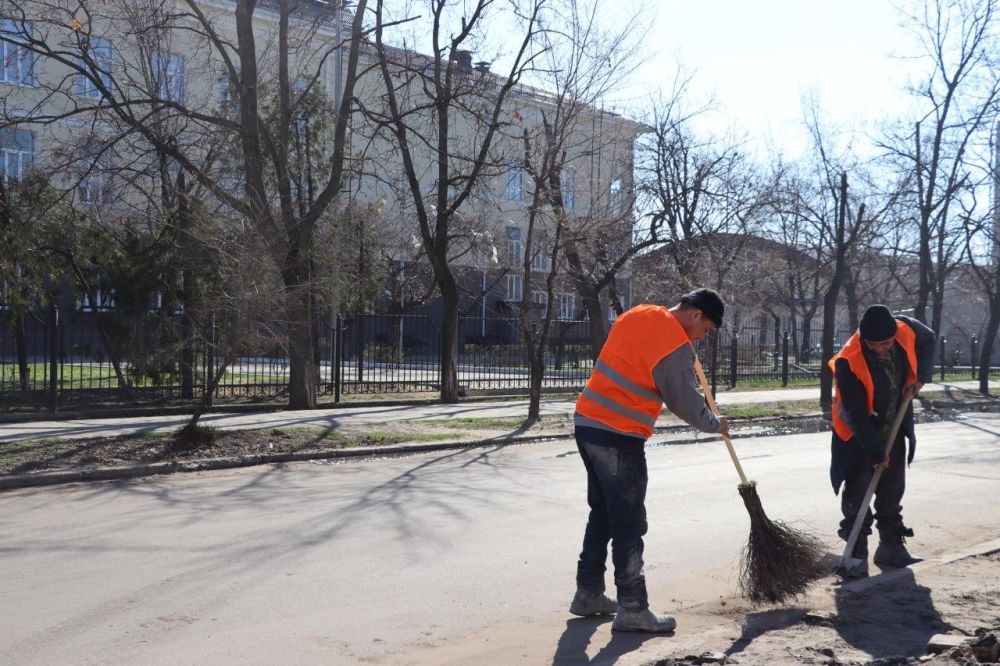 Пермская техника помогает в весенней уборке дорог Северодонецка Пермская техника помогает в весенней уборке дорог Северодонецка