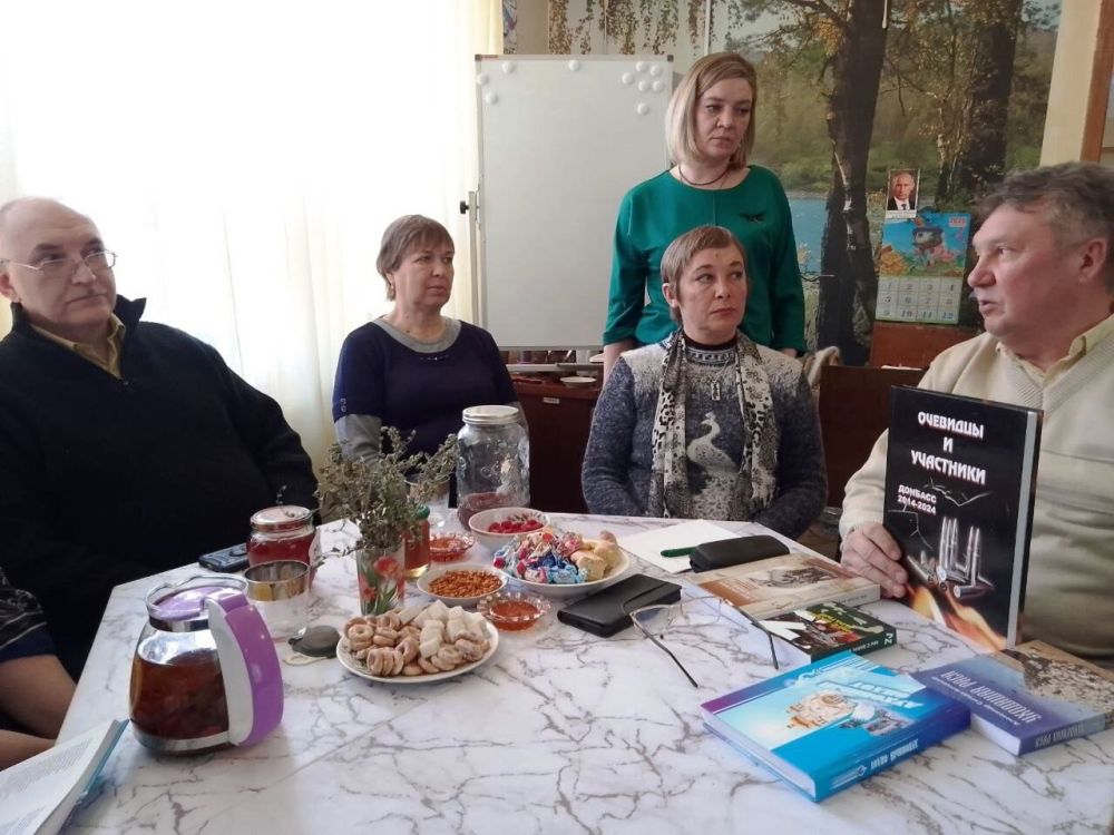 Состоялся «Литературный квартирник с членом Союза писателей России Александром Сигидой» Состоялся «Литературный квартирник с членом Союза писателей России Александром Сигидой»