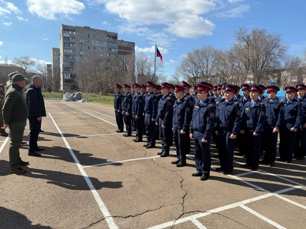 Луганский кадетский корпус с рабочим визитом посетил Советник Главы Луганской Народной Республики Луганский кадетский корпус с рабочим визитом посетил Советник Главы Луганской Народной Республики