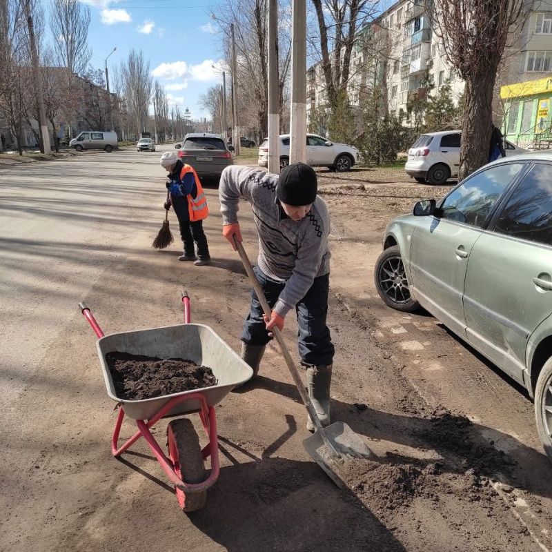 Снег растаял – уборка дорог по красной линии возобновилась Снег растаял – уборка дорог по красной линии возобновилась