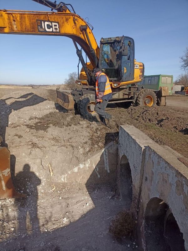 Продолжается ремонт дороги "Беловодск-Брусовка" Продолжается ремонт дороги "Беловодск-Брусовка"