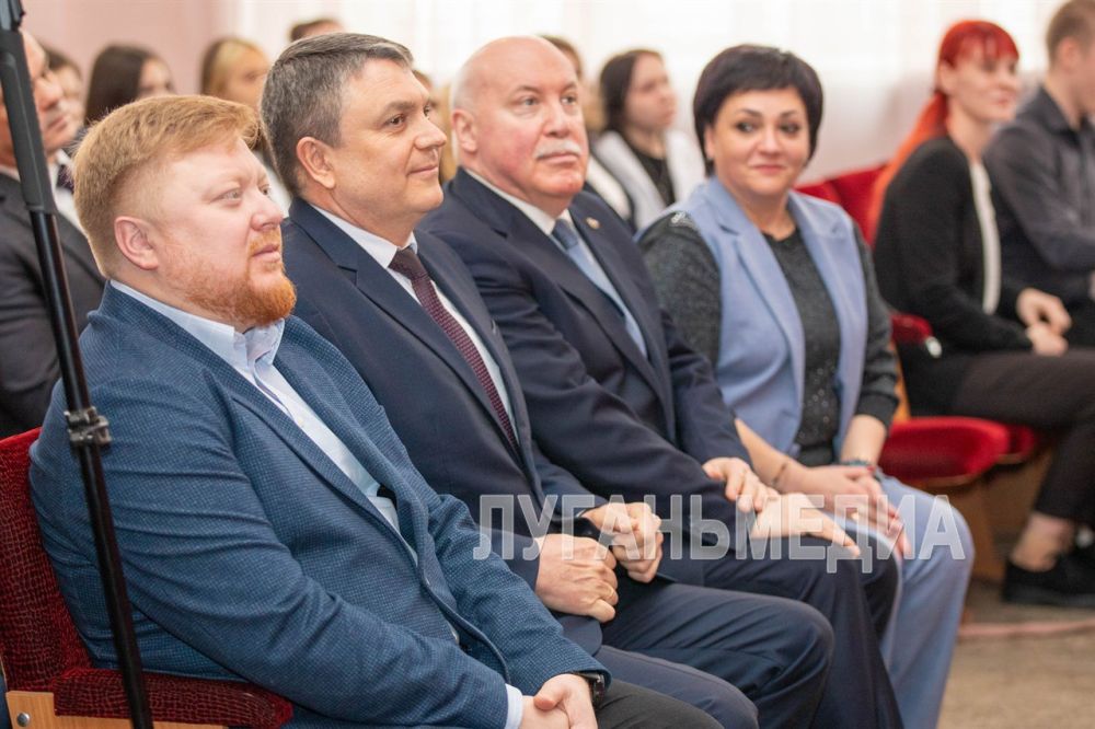 Колледжи республики получили сертификаты на оборудование от Союзного государства России и Белоруссии Колледжи республики получили сертификаты на оборудование от Союзного государства России и Белоруссии