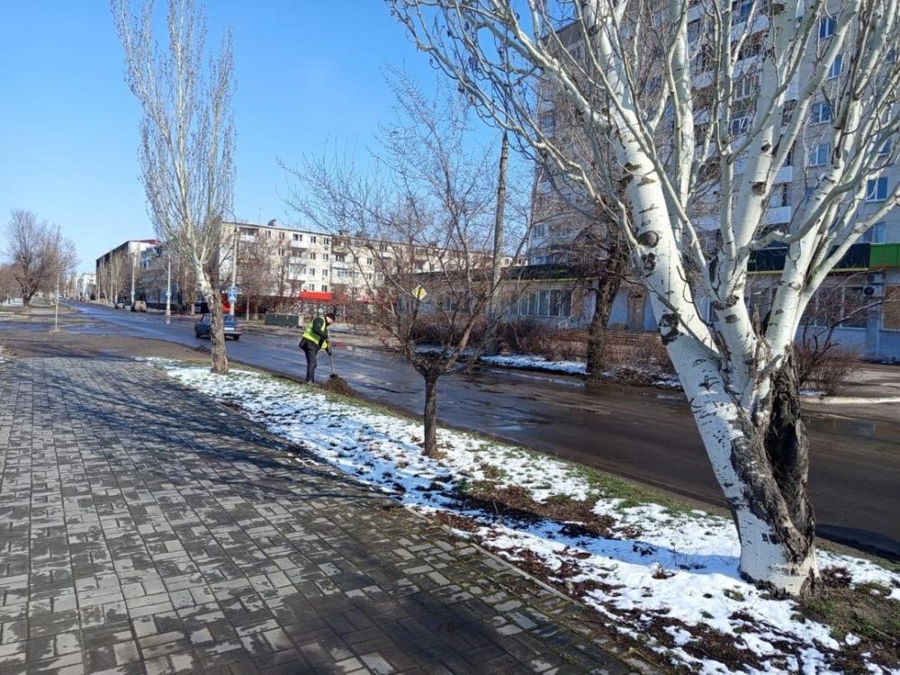 Пермская техника помогает в весенней уборке дорог Северодонецка Пермская техника помогает в весенней уборке дорог Северодонецка