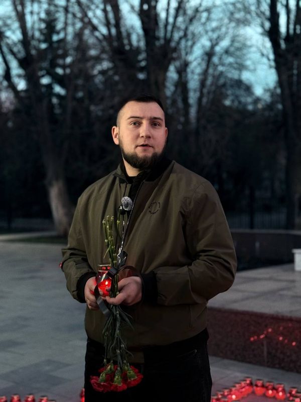 Помним и скорбим. Молодёжь в Луганске почтила память жертв теракта в «Крокус Сити Холле» Помним и скорбим. Молодёжь в Луганске почтила память жертв теракта в «Крокус Сити Холле»
