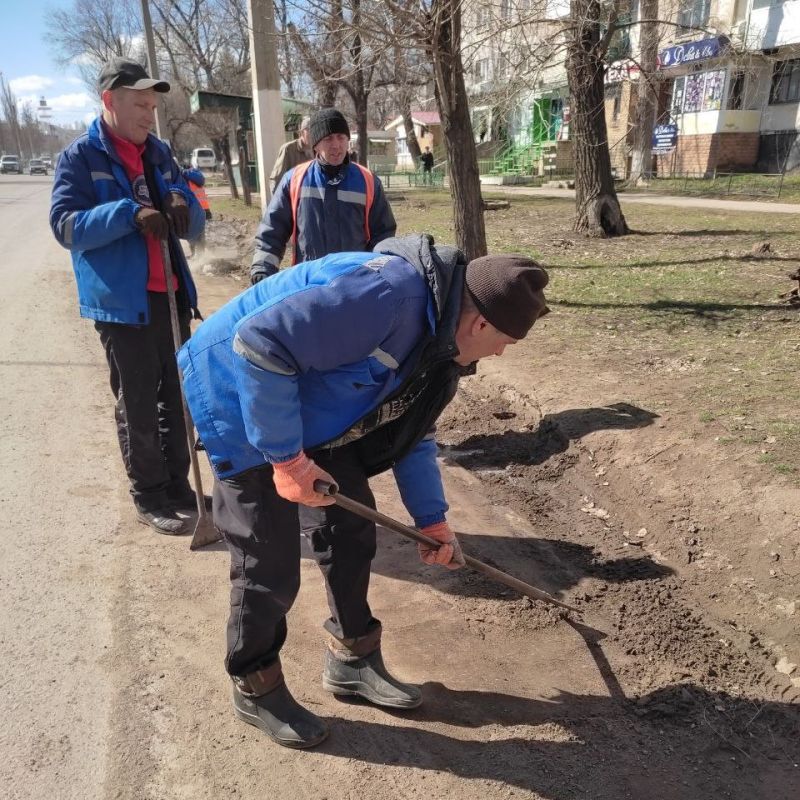 Снег растаял – уборка дорог по красной линии возобновилась Снег растаял – уборка дорог по красной линии возобновилась