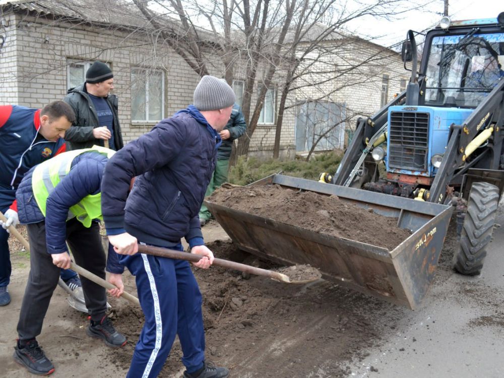 Владимир Чернев: Сегодня пятница, а значит в Старобельском округе проходит экологический день! Владимир Чернев: Сегодня пятница, а значит в Старобельском округе проходит экологический день!