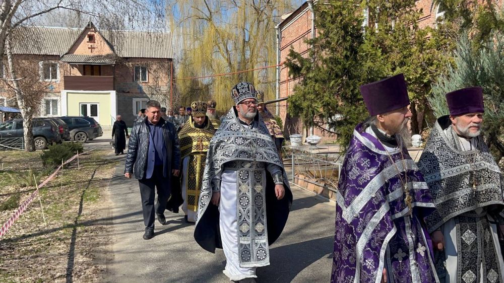 Альберт Зинченко: Сегодня посетил Храм в честь Николая Чудотворца в пгт Станица Луганская Луганской епархии Русской Православной Церкви (Московский Патриархат) Альберт Зинченко: Сегодня посетил Храм в честь Николая Чудотворца в пгт Станица Луганская Луганской епархии Русской Православной Церкви (Московский Патриархат)