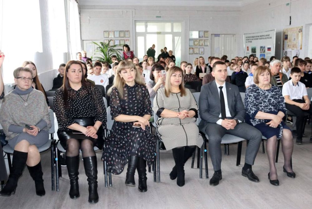 Виктория Сошина: В Антраците открыли Парту Героя, посвященную погибшему участнику СВО Виктория Сошина: В Антраците открыли Парту Героя, посвященную погибшему участнику СВО