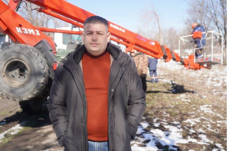 В Свердловском округе продолжают восстанавливать изношенные электроопоры В Свердловском округе продолжают восстанавливать изношенные электроопоры