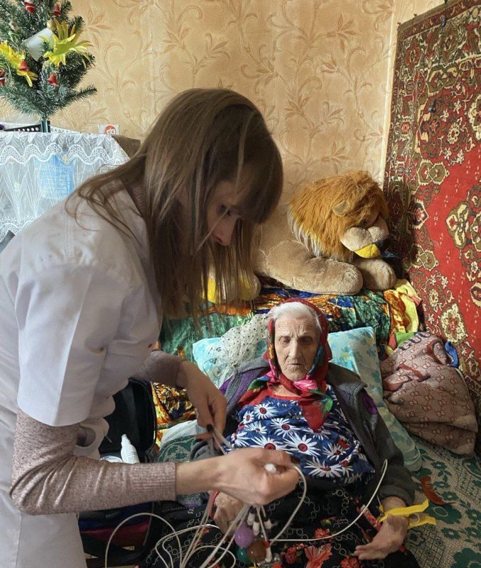 В преддверии 80-летия Великой Победы в нашем городе продолжается осмотр ветеранов на дому В преддверии 80-летия Великой Победы в нашем городе продолжается осмотр ветеранов на дому